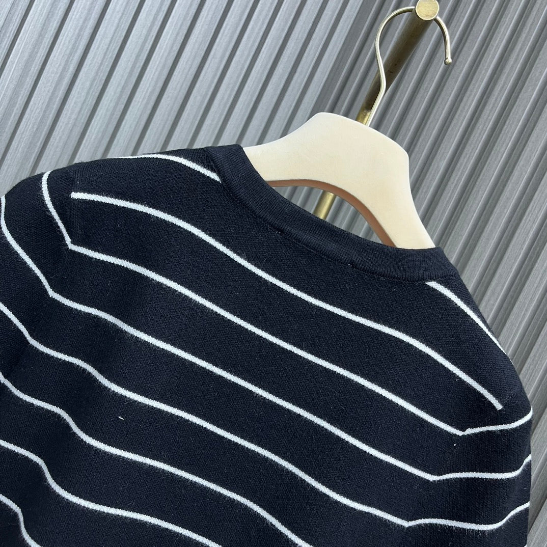 Miu Miu - 2404-24 Новинка: Футболка с круглым вырезом, полосатая, с коротким рукавом - Черная