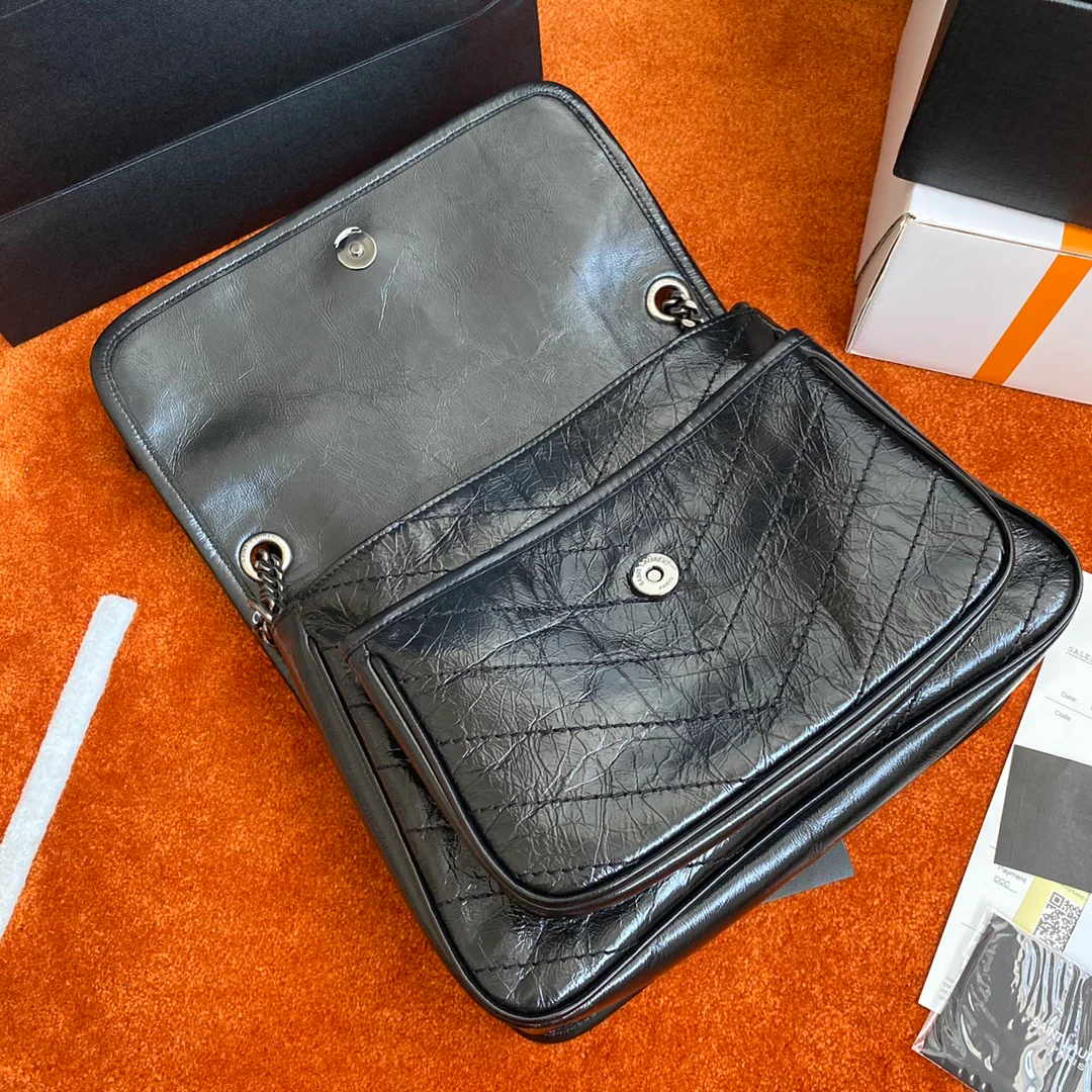 YSL Medium Niki Leather с черной пряжкой и D-образным кольцом - 1