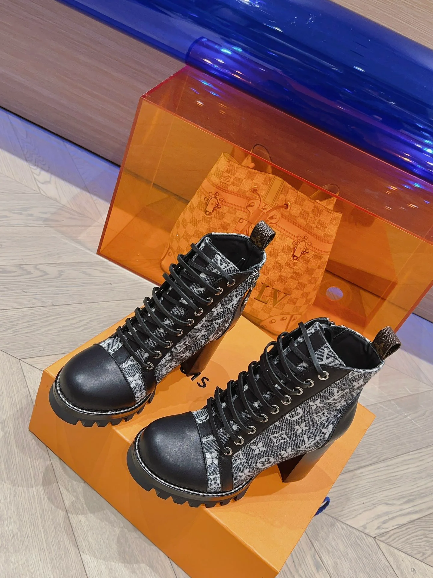 LV - Новинка сезона осень/зима 2023 - Ботильоны на высоком каблуке - Узор ?монограмма? - Модель 2-1