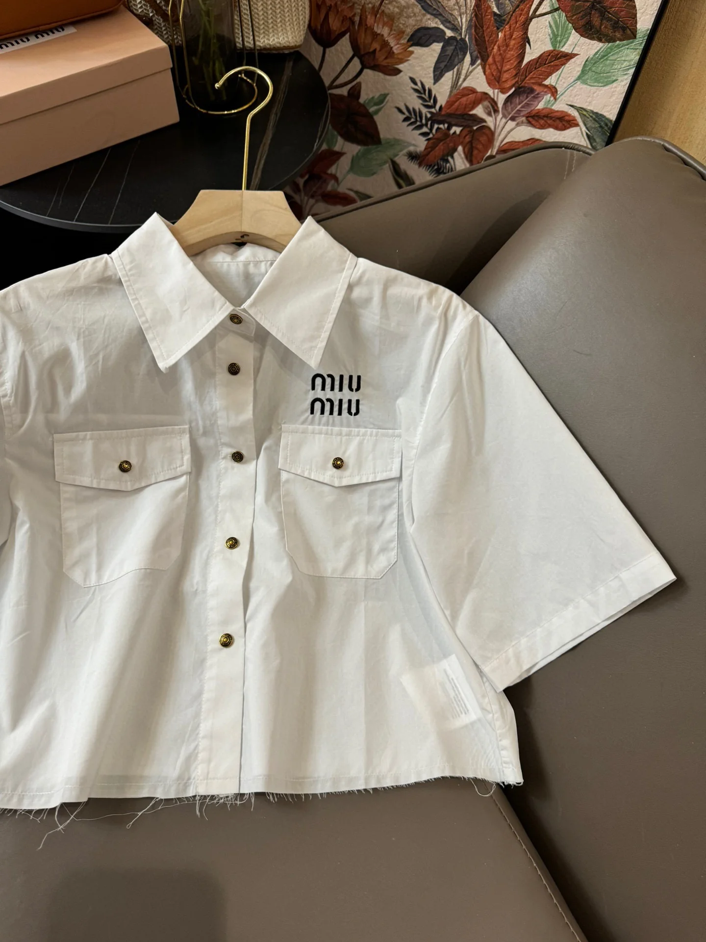 Miu Miu - 2404 - 24ss Новая футболка с коротким рукавом и вышивкой букв