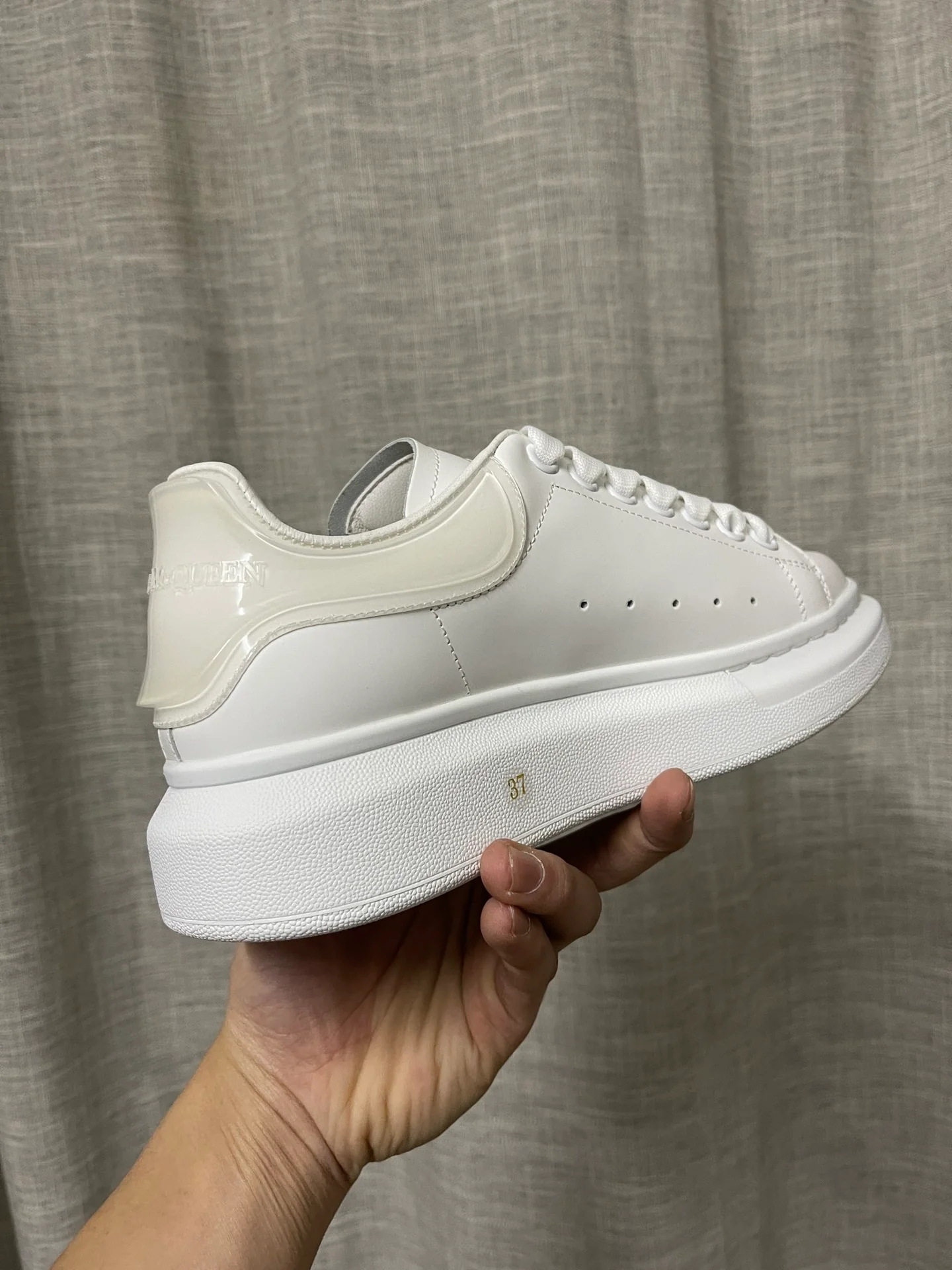 McQueen - Классические белые кроссовки - Белая кожаная пятка