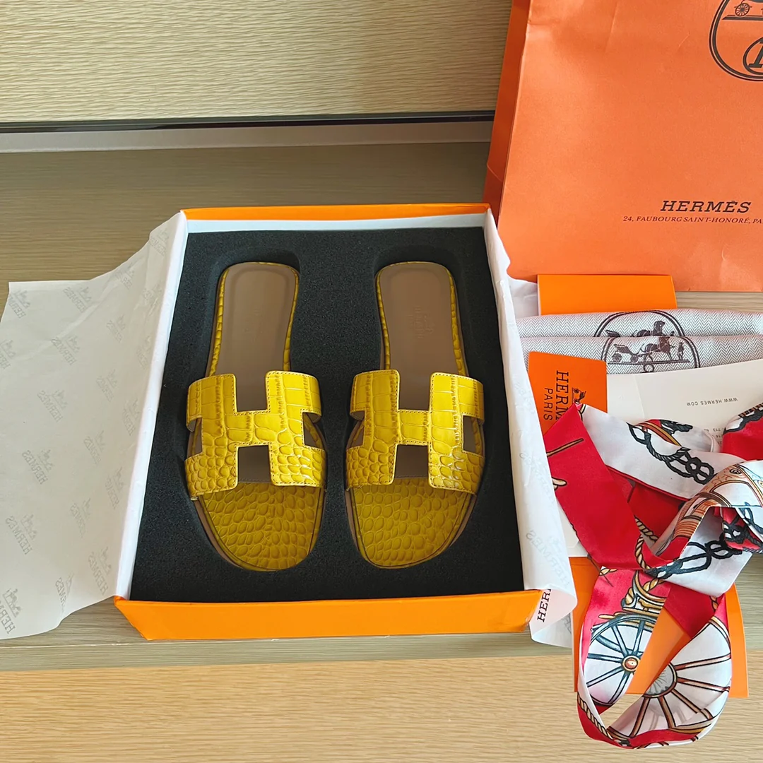 Сандалии Hermes-h на плоской подошве с крокодиловым рисунком - 2