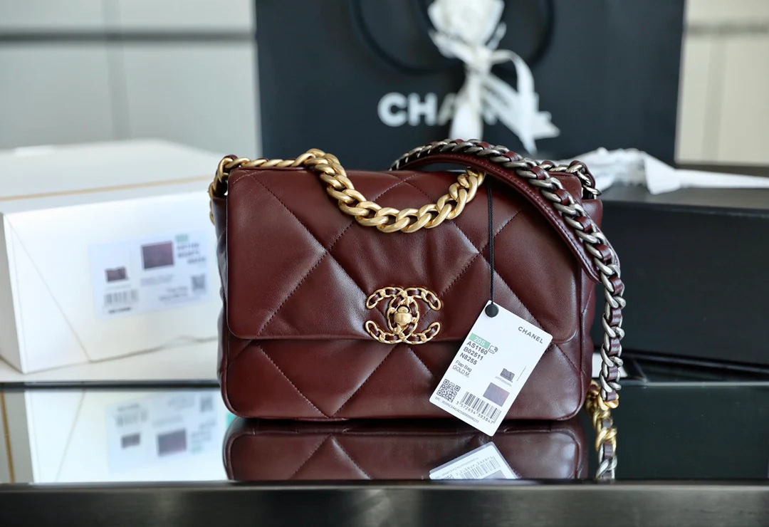 Сумка Chanel 19 - Маленькая, насыщенного ярко-красного цвета 