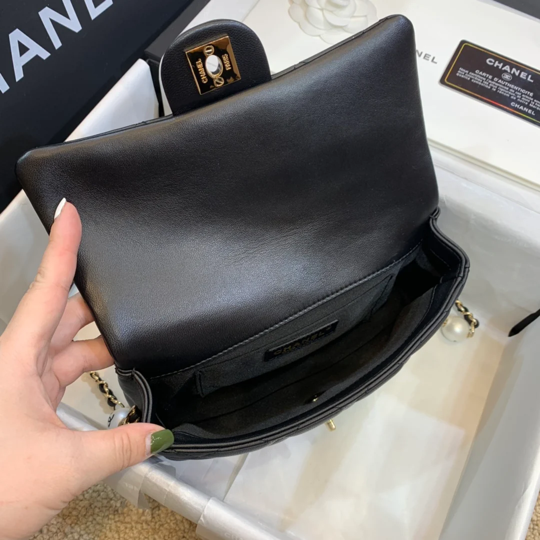 Сумка Chanel CF Pearl из коллекции Весна/Лето 2020 - Черная - 18 см - 1