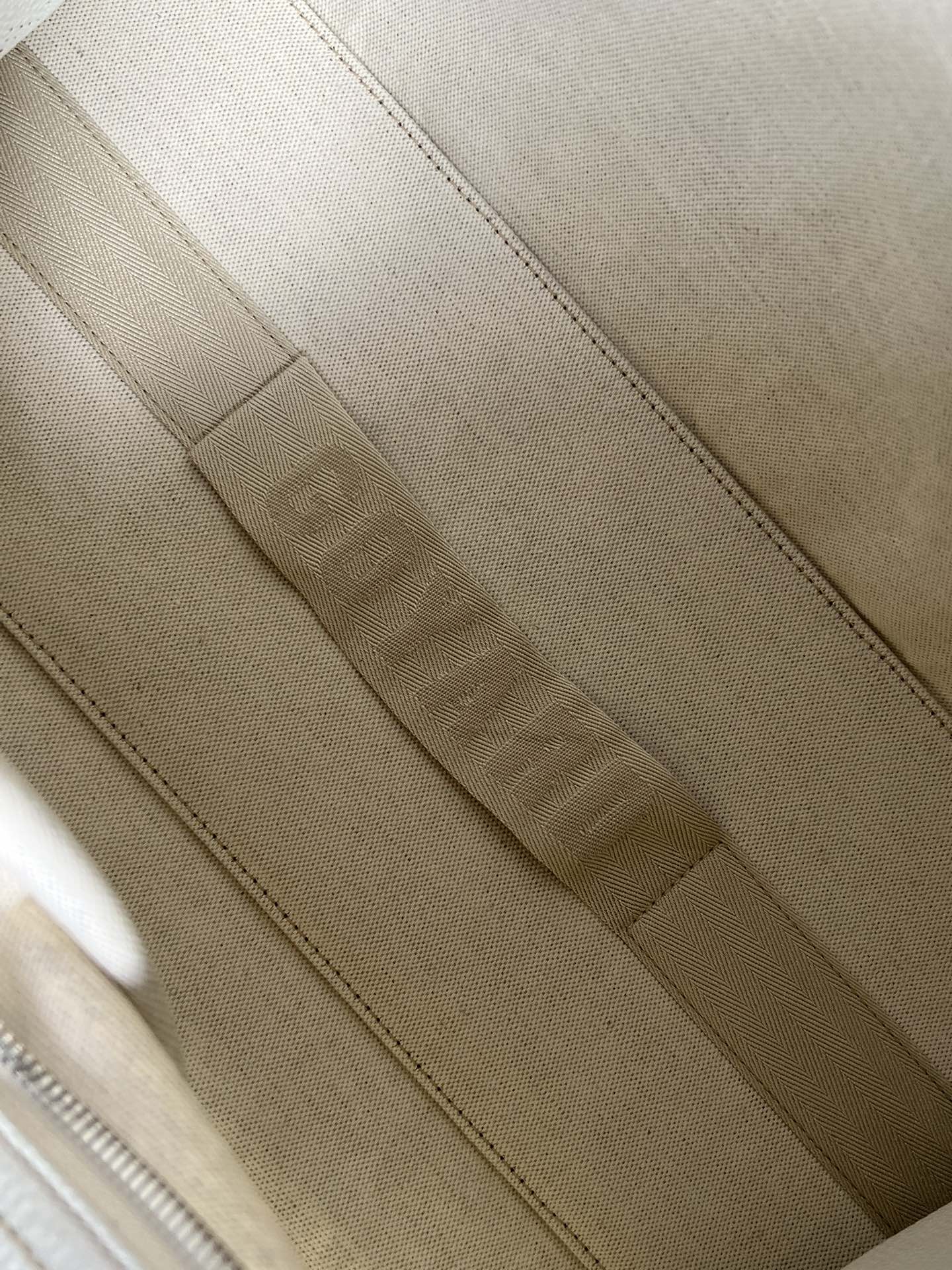 Маленькая складная холщовая сумка Goyard - белая.