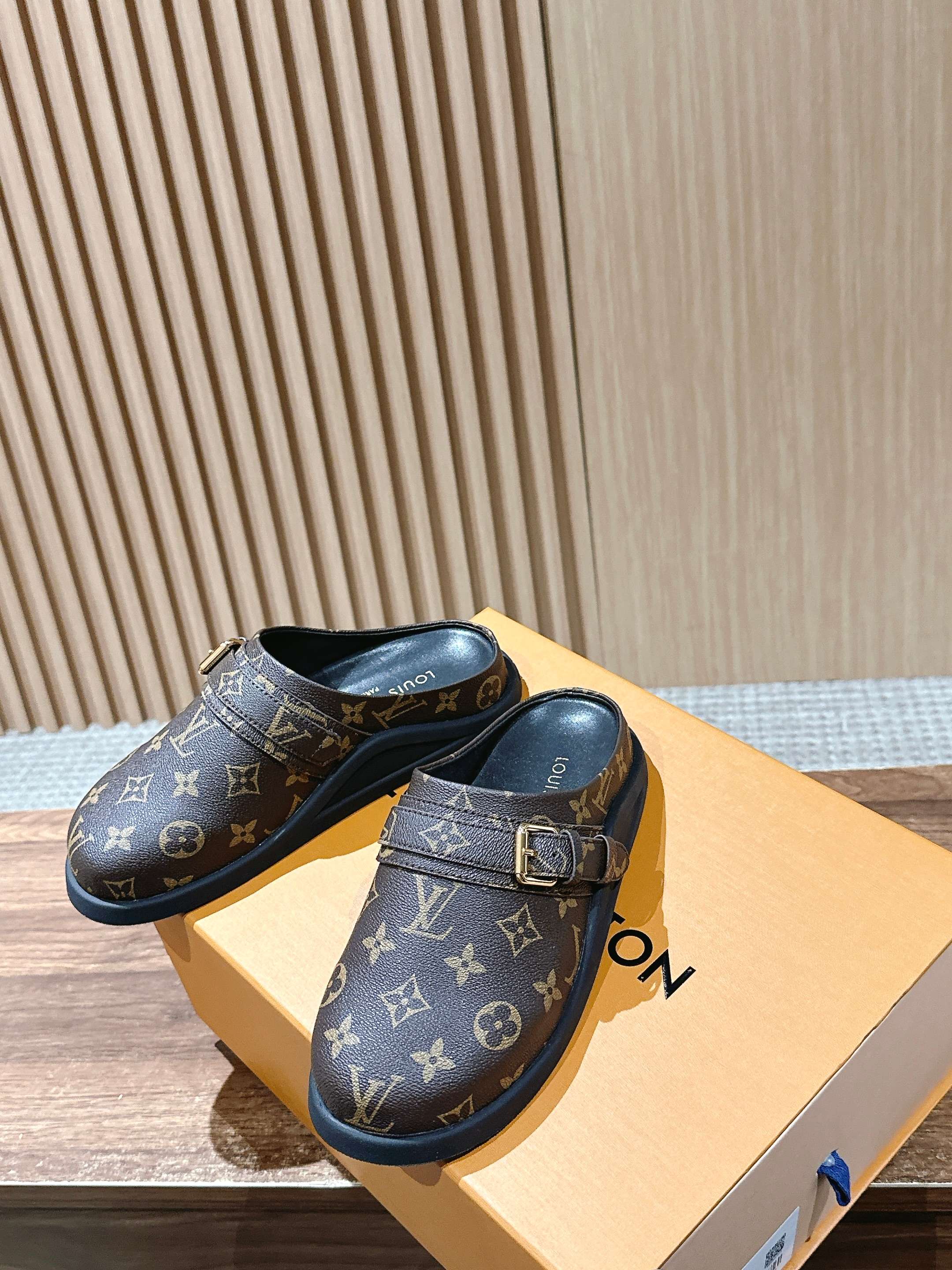 Новинка LV 2025 - Обувь Birkenstock - Узор ?Монограмма? - Кофейно-коричневый