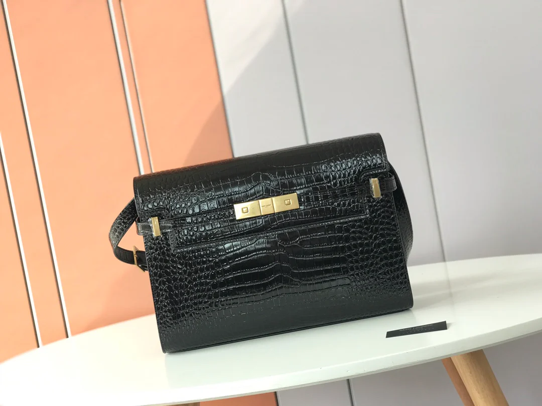 Сумка YSL Manhattan - фурнитура из золотистого материала с тиснением под крокодиловую кожу.