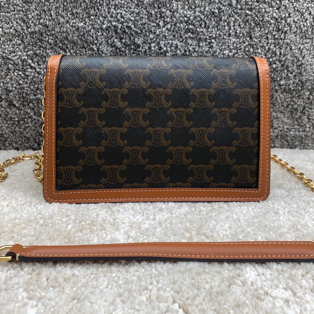 Кошелек Celine Maillon Triomphe с логотипом и цепочкой из овчины