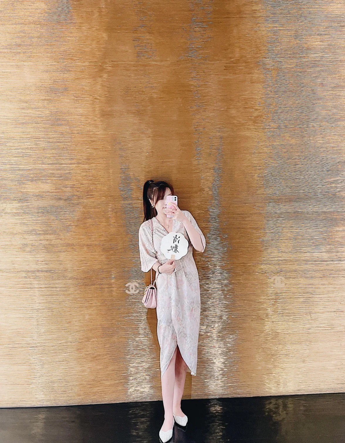 Сумка Chanel Chunky Chain Flap Bag 2022, длина 21 см — фотографии в действии.