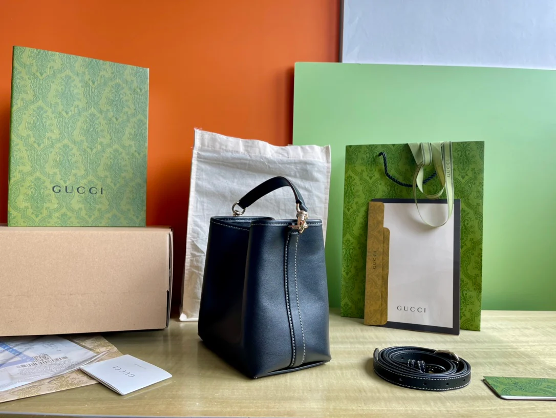 Мини-сумка-ведро Gucci 2025 из гладкой кожи - черная