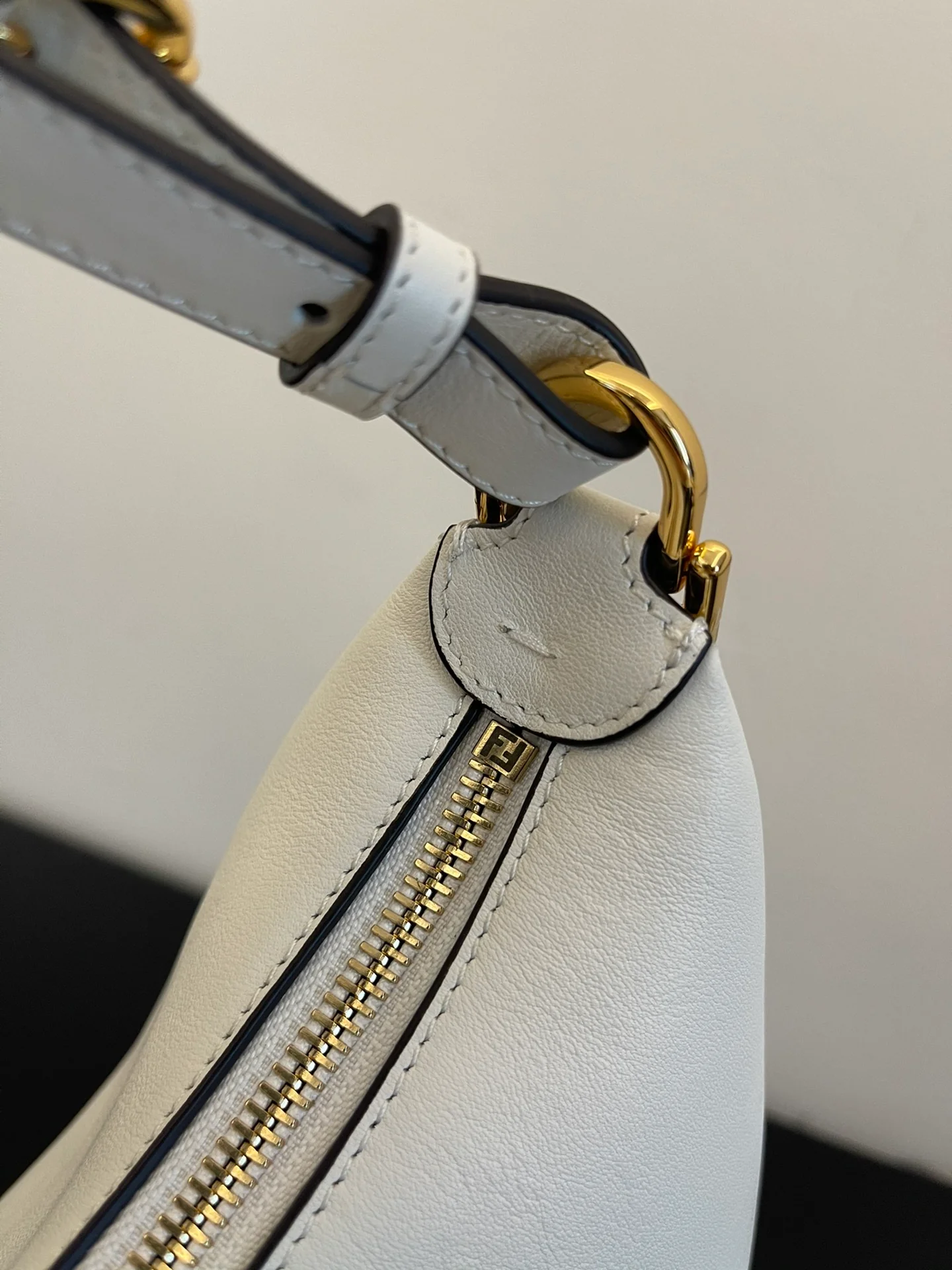 Fendi-fendigraphy - Маленькая белая кожаная сумка под мышку