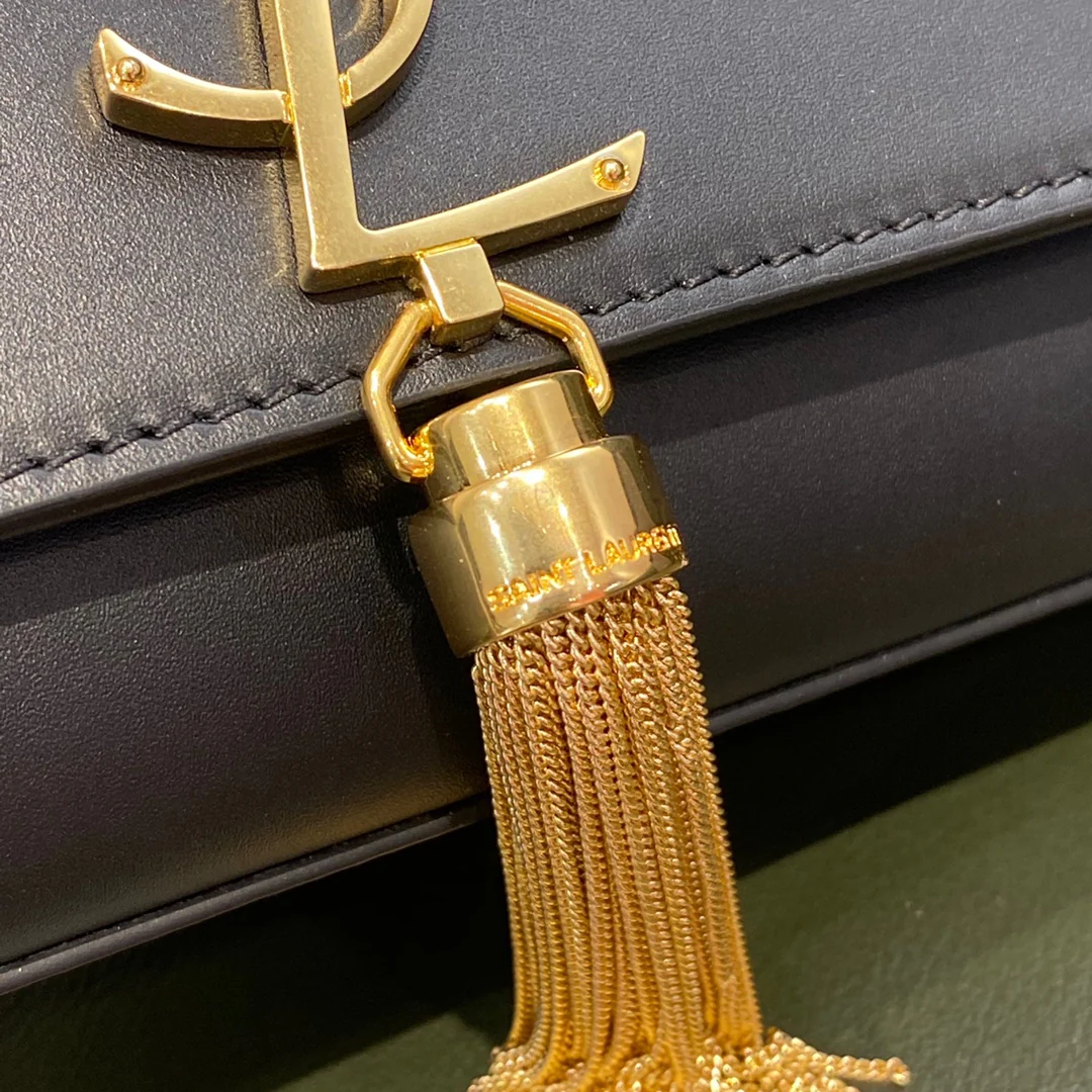 Черная сумка YSL Kate на цепочке с золотой пряжкой