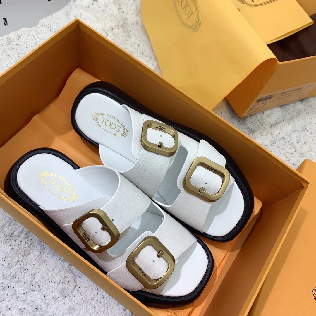 Весенне-летняя коллекция Tods: сандалии/тапочки на платформе.