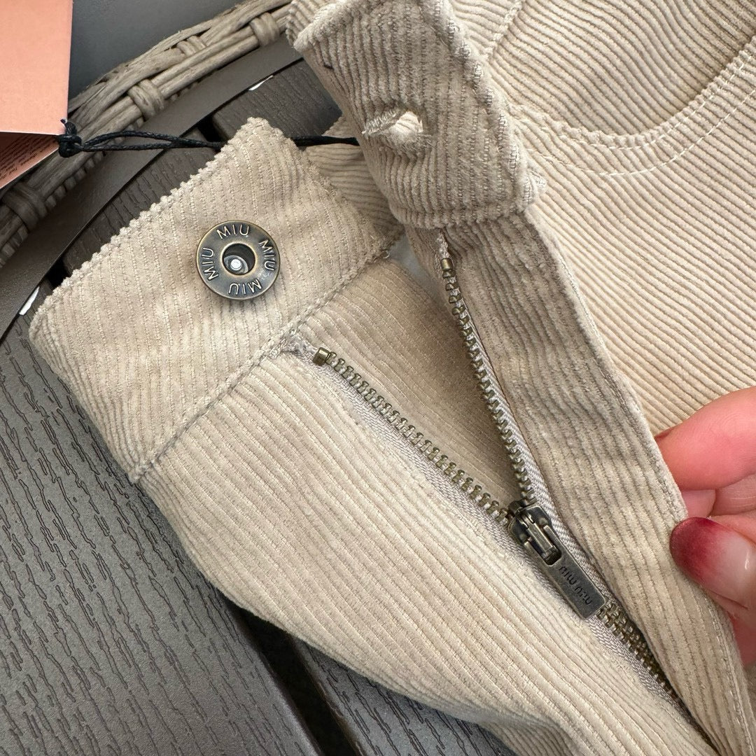 Miu Miu - 2404 - 24 Весна/Лето Новые ретро-шорты из вельвета