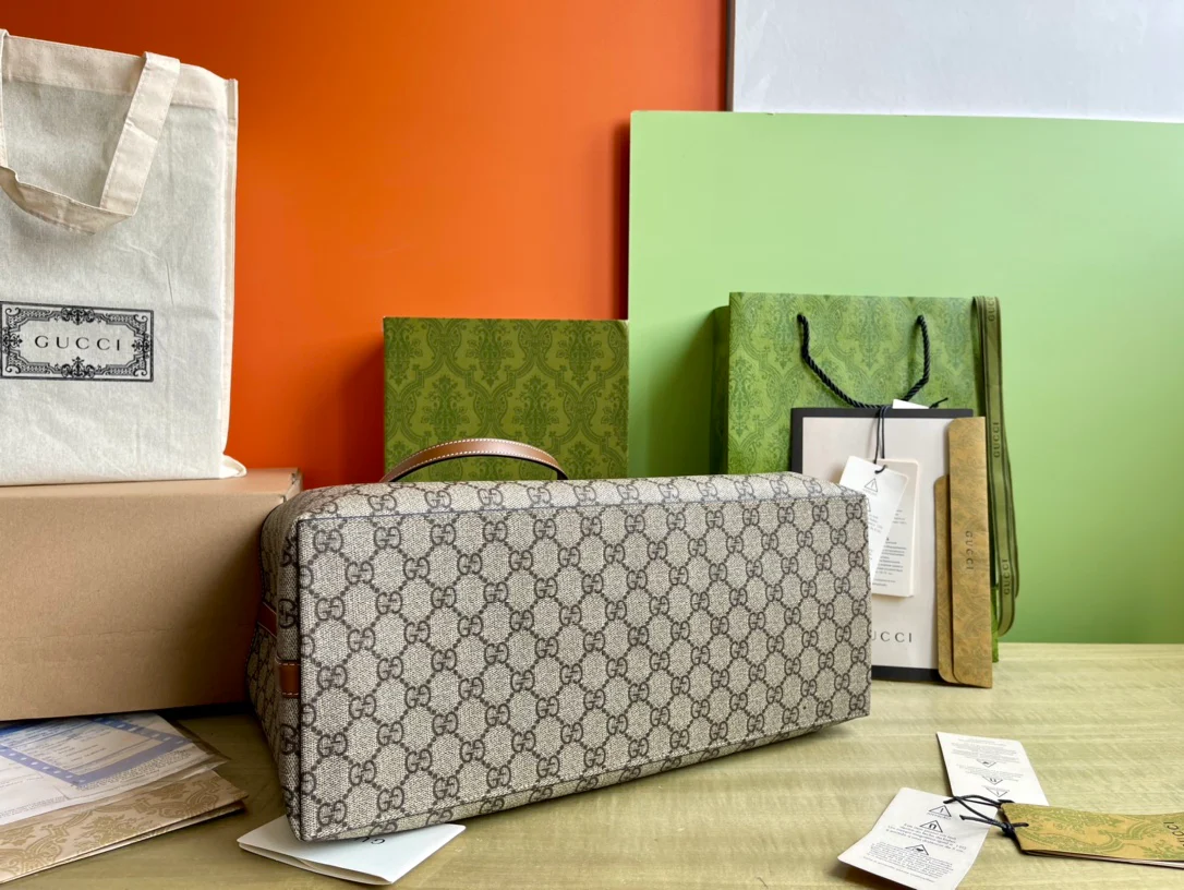 Сумка Gucci 2025 Classic Logo Canvas Bag - коричневая.