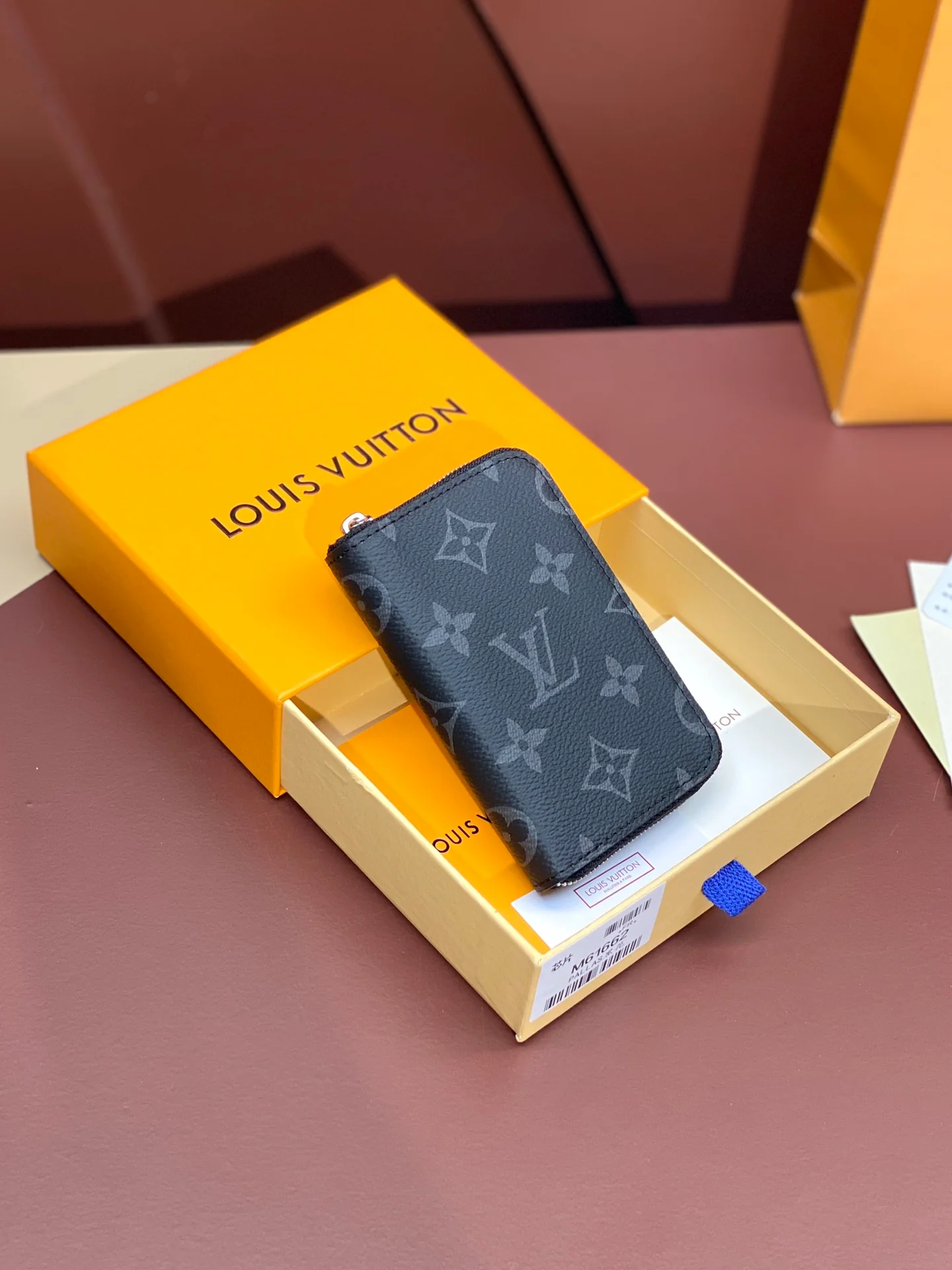 LV-m61662-Черный цветок