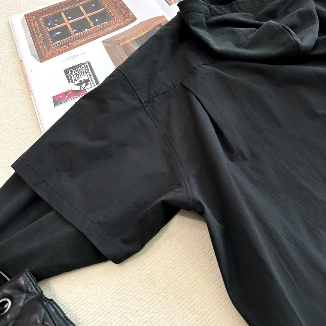 Balenciaga - 2403 - Черная свободная рубашка с капюшоном из искусственной кожи - Весна/Лето 2024 - Унисекс