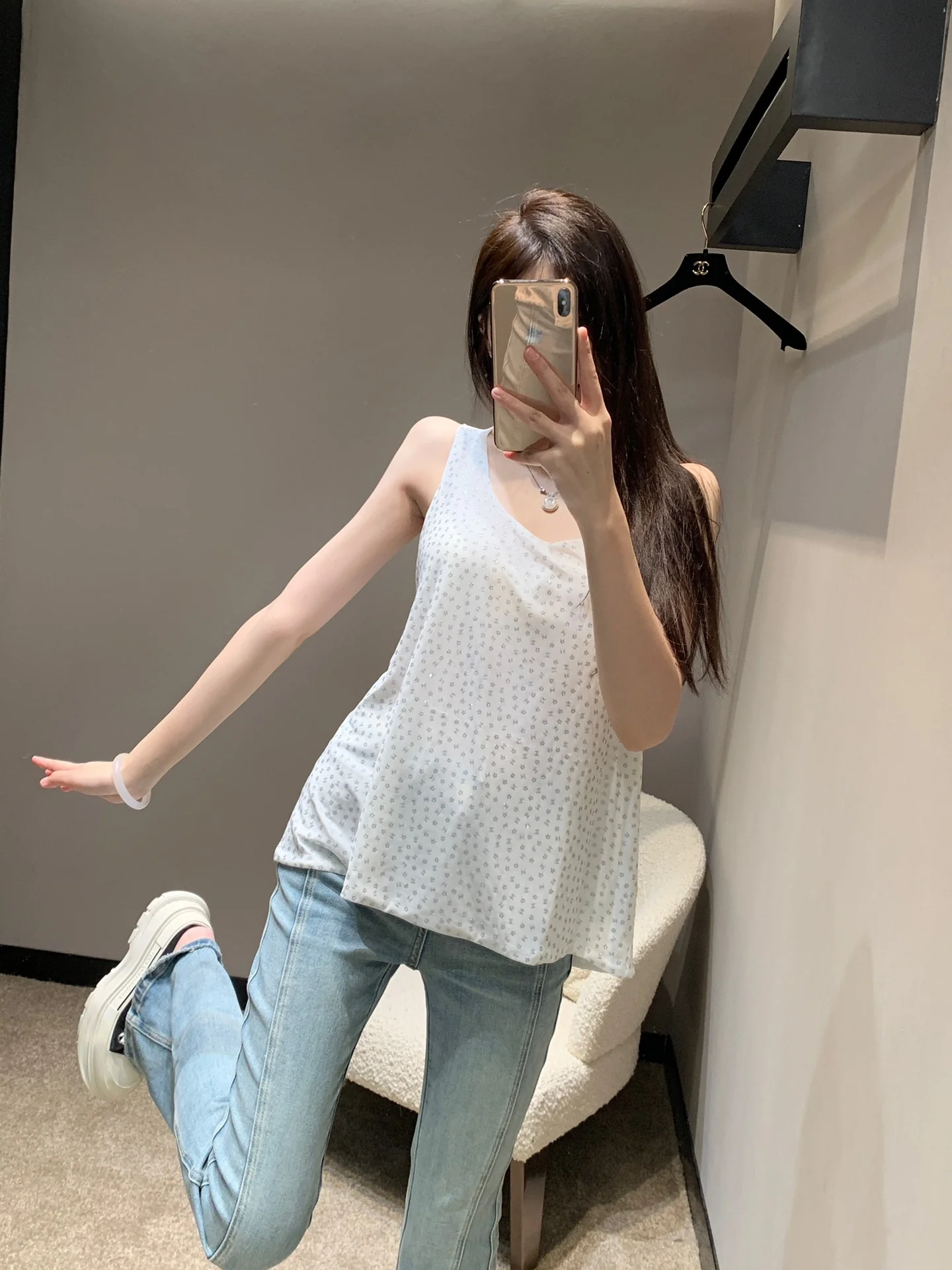 Chanel 2403 - Свободный жилет без рукавов из серебристой пряжи 