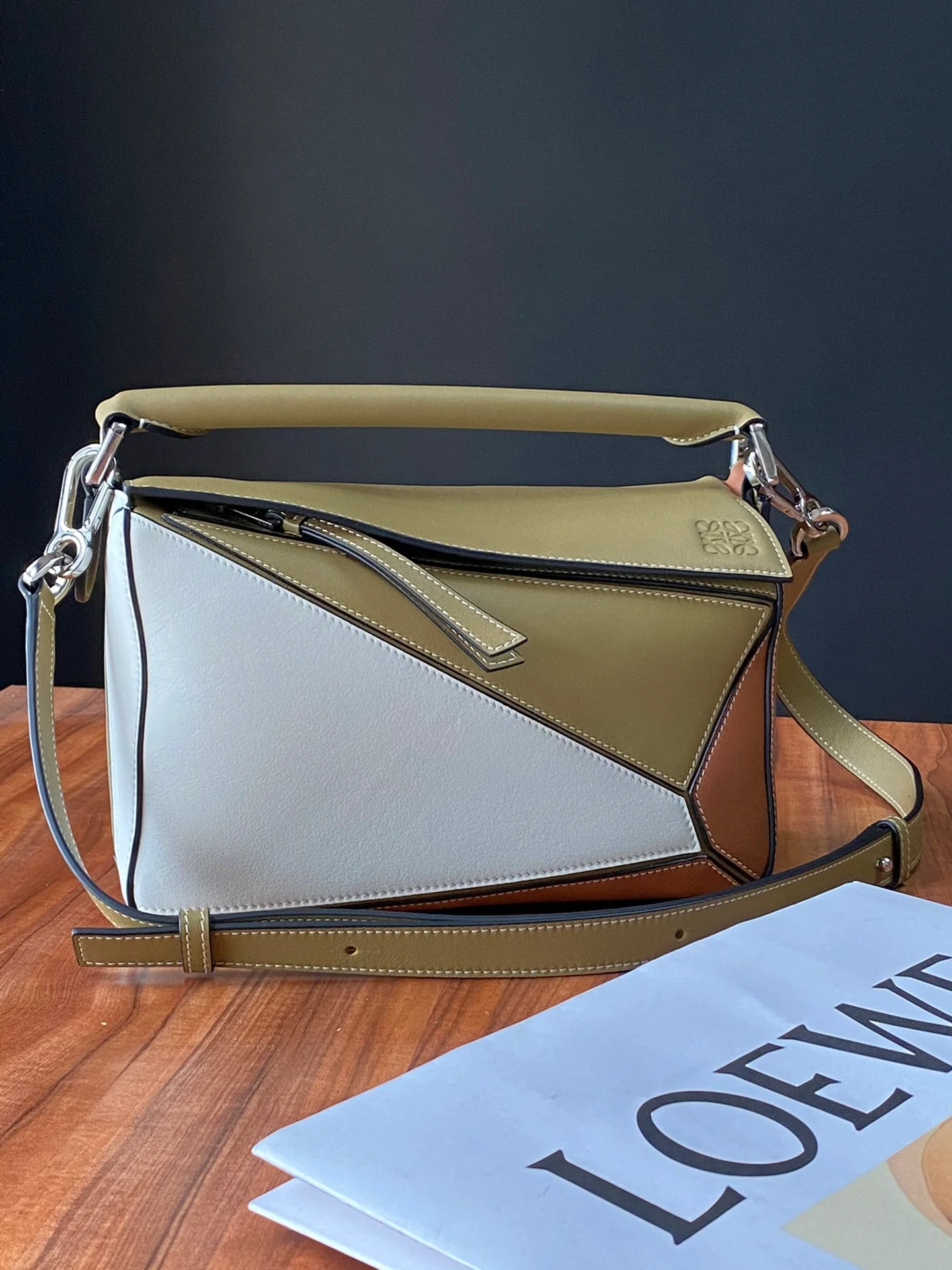 Сумка Loewe Puzzle из телячьей кожи, маленький размер 26.