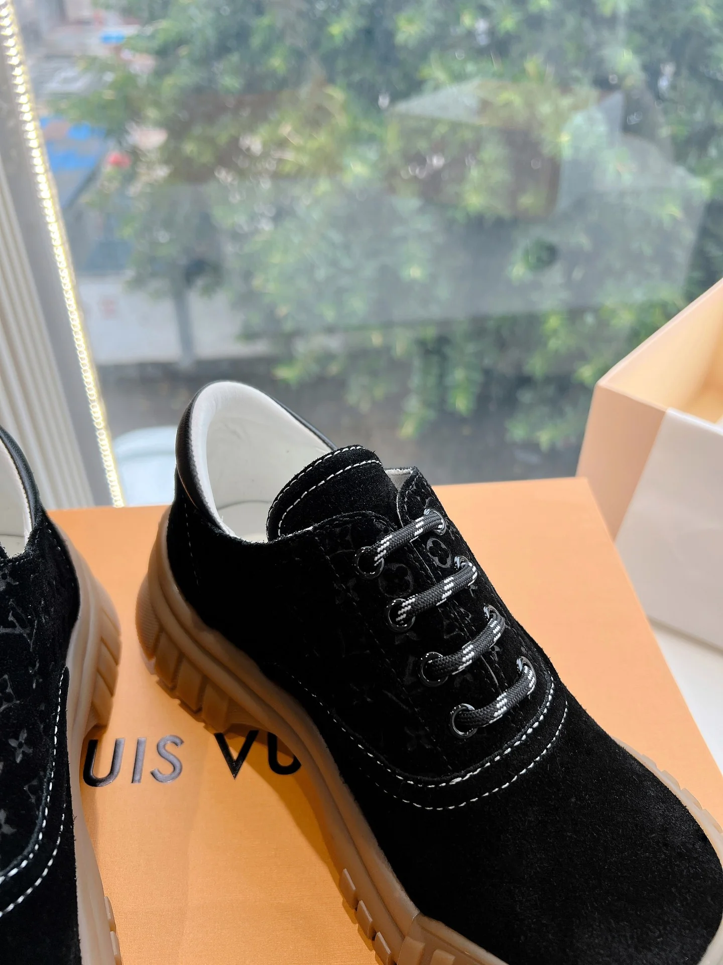 LV-2024 - Повседневная обувь - Черная