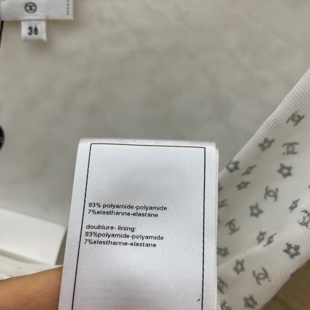 Chanel 2403 - Свободный жилет без рукавов из серебристой пряжи 