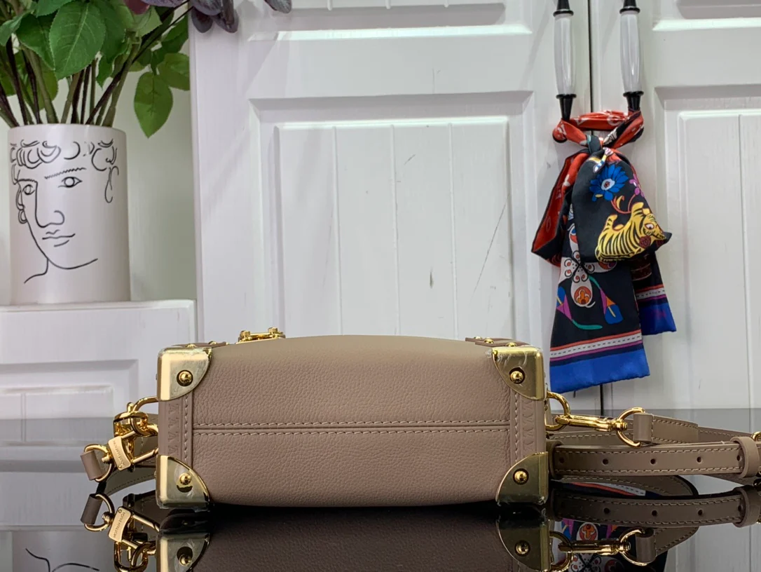 m83080-LV-side-trunk-pm chain bag-grey brown