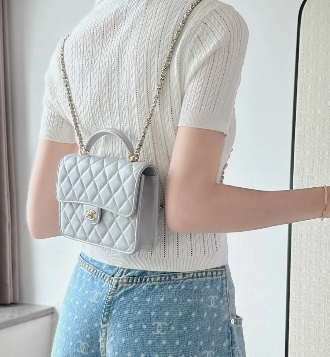 Многофункциональный рюкзак Chanel весна/лето - светло-серый - с золотой пряжкой