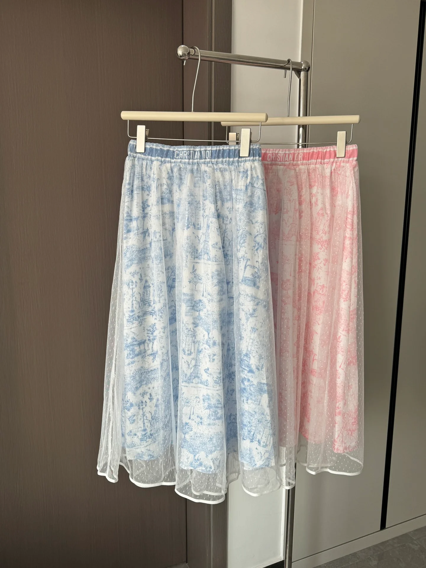 Новая юбка миди из сетчатой ??ткани с принтом от Dior весна/лето 2024