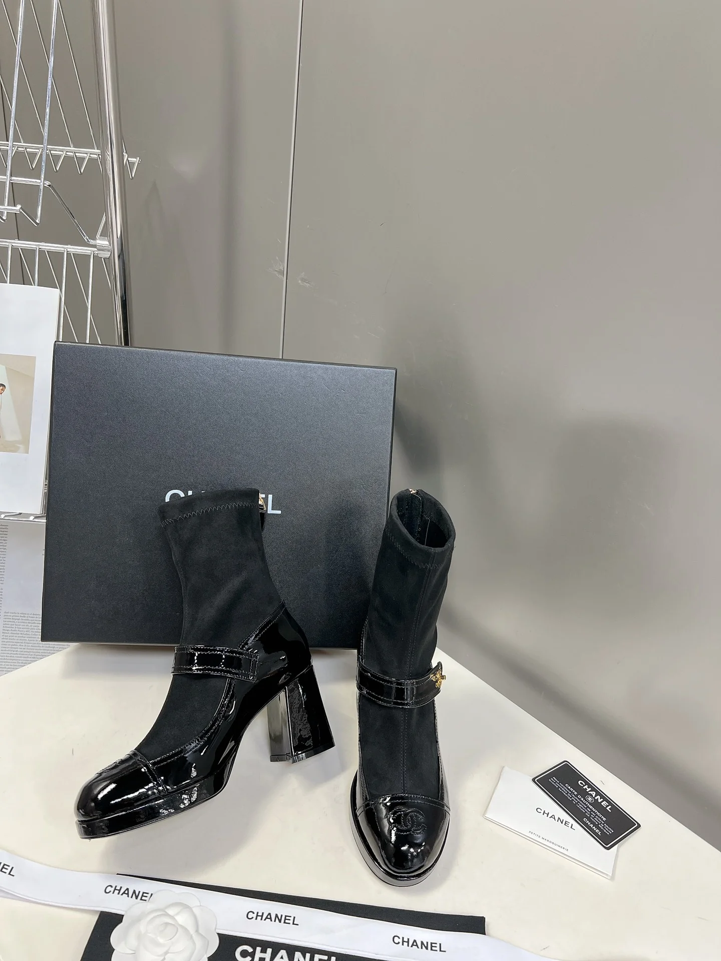 Chanel - Классические осенне-зимние повседневные ботинки - Черные