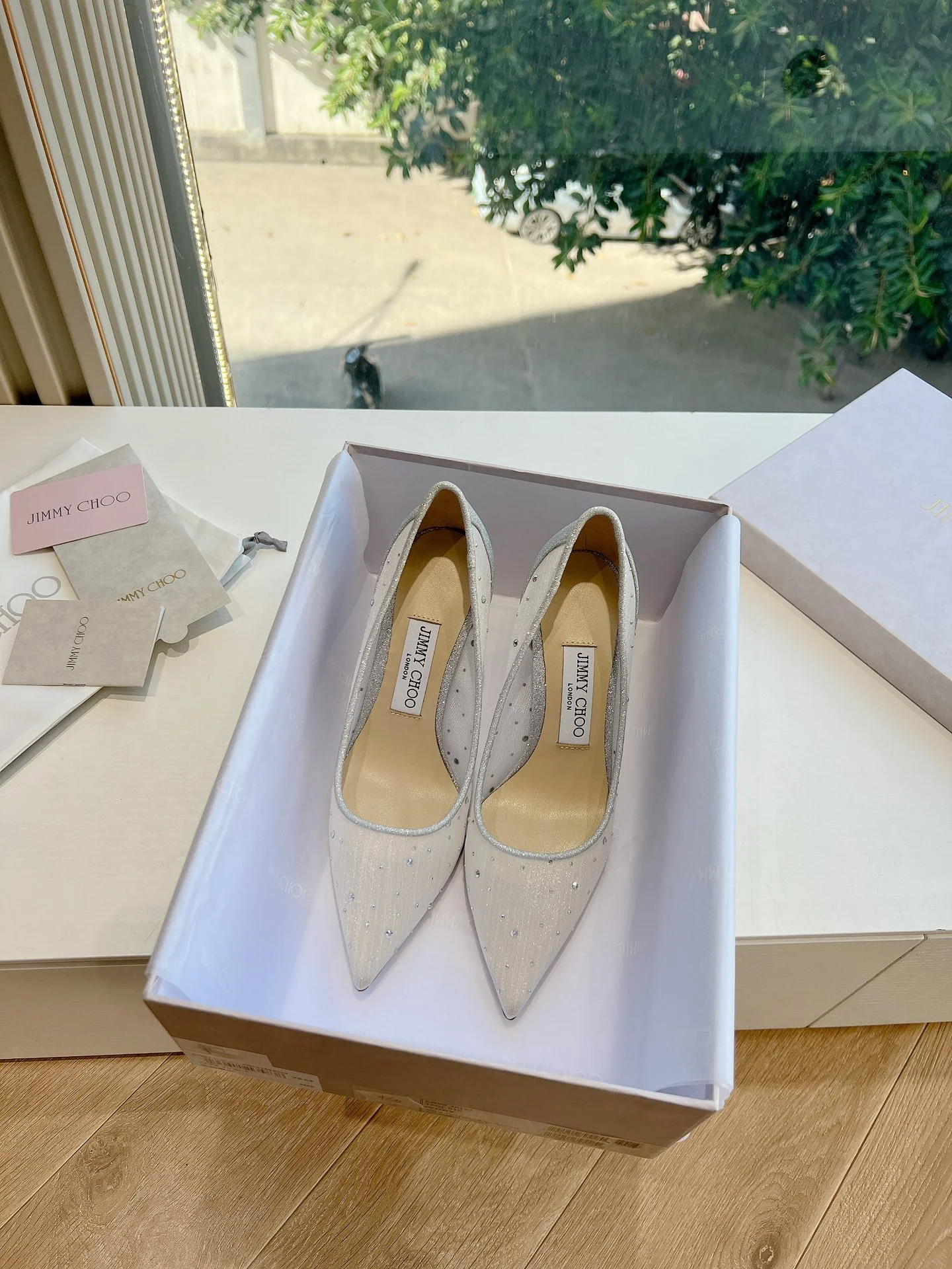 Туфли на высоком каблуке с острым носком и сетчатым верхом - Белые