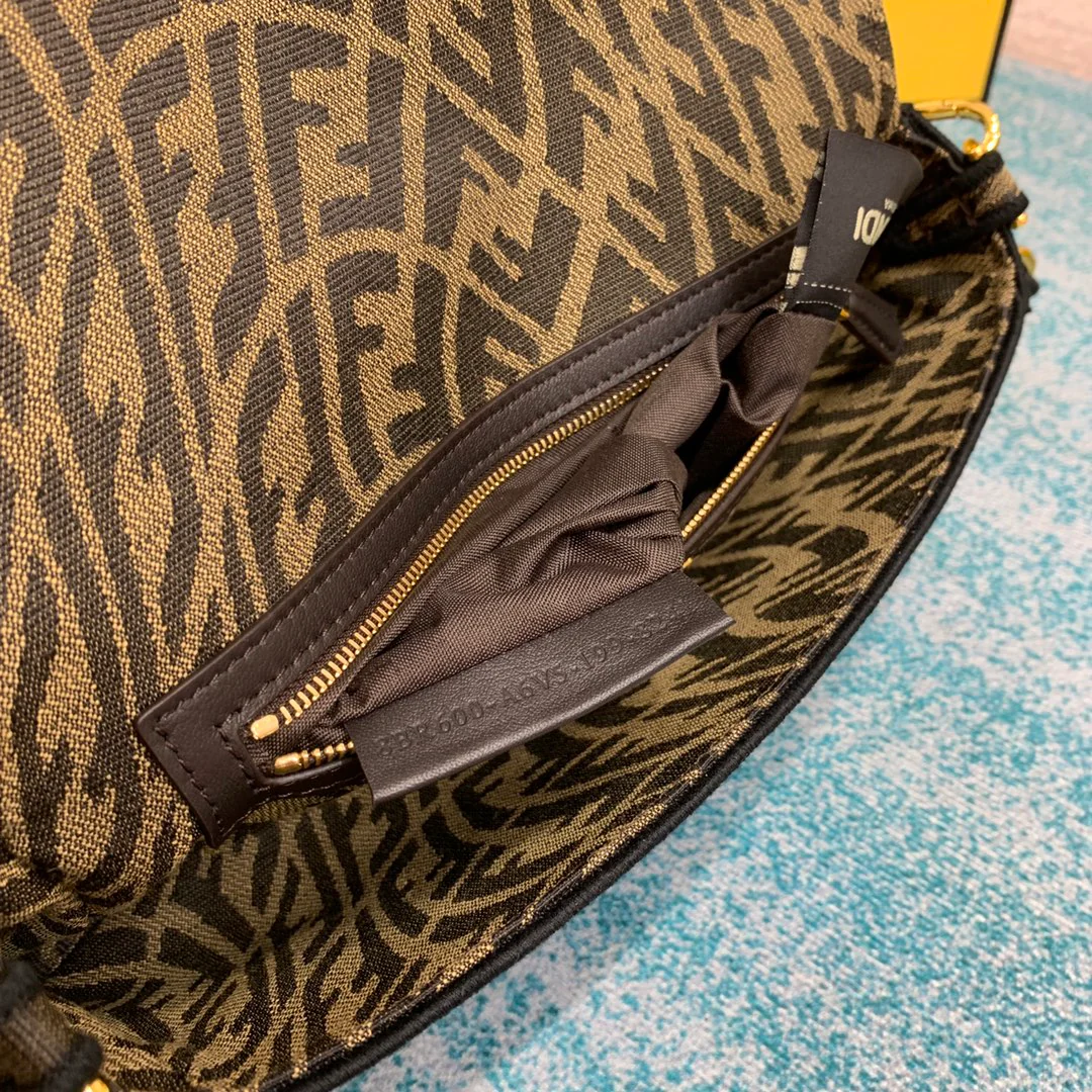 Сумка Fendi Baguette Medium Monogram - 3