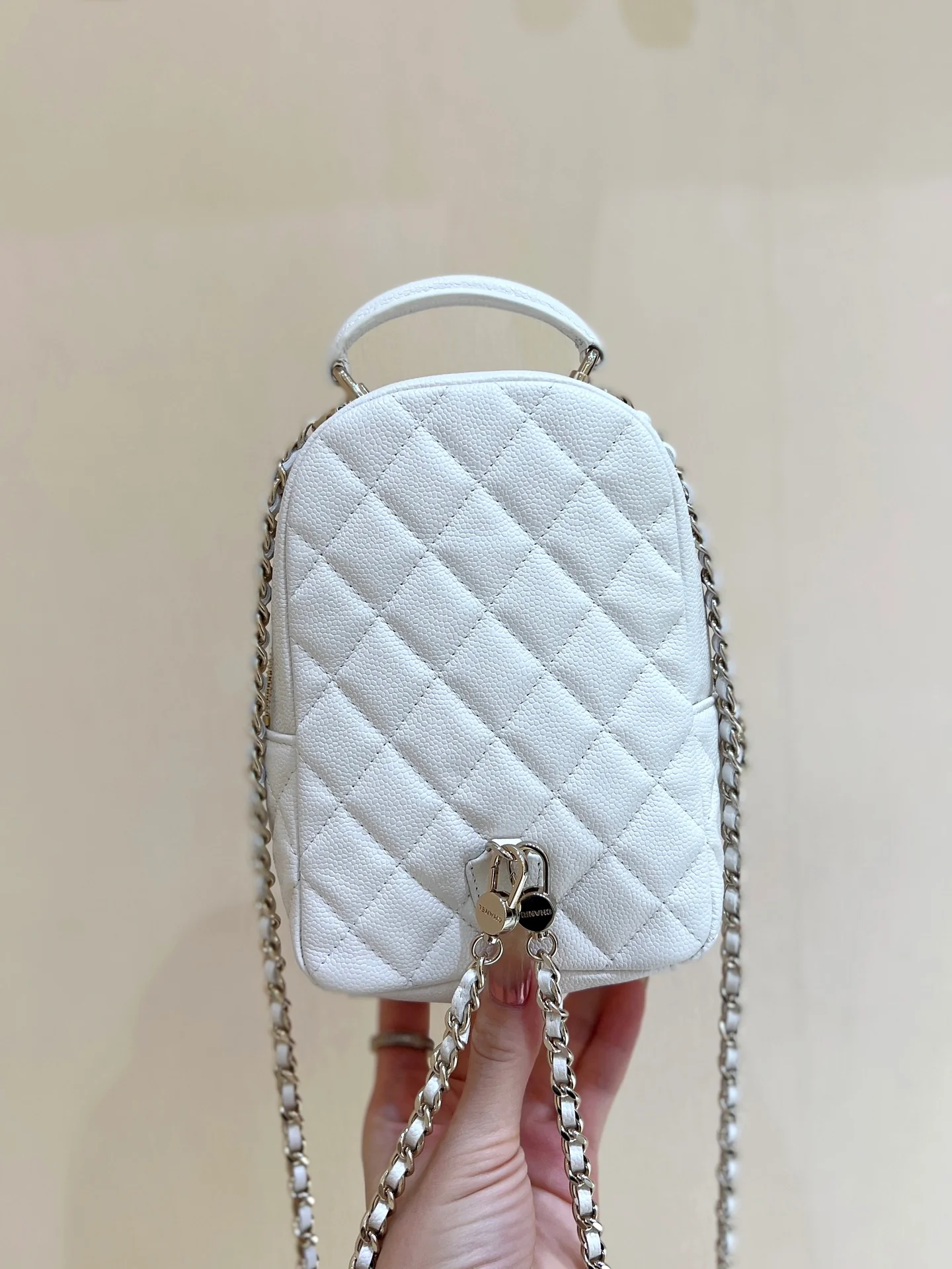 Новый оригинальный мини-рюкзак Chanel 24c - белый
