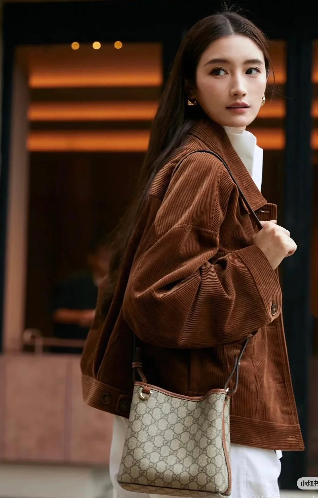 Мини-сумка Gucci 2025 из кожи, коричневая.