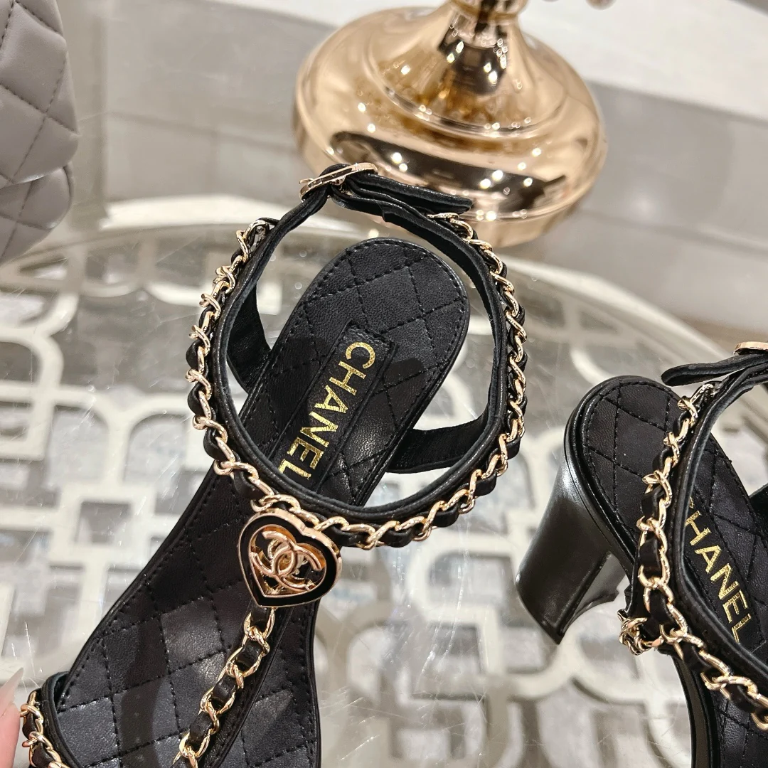 Босоножки на высоком каблуке Chanel 2024 — черные