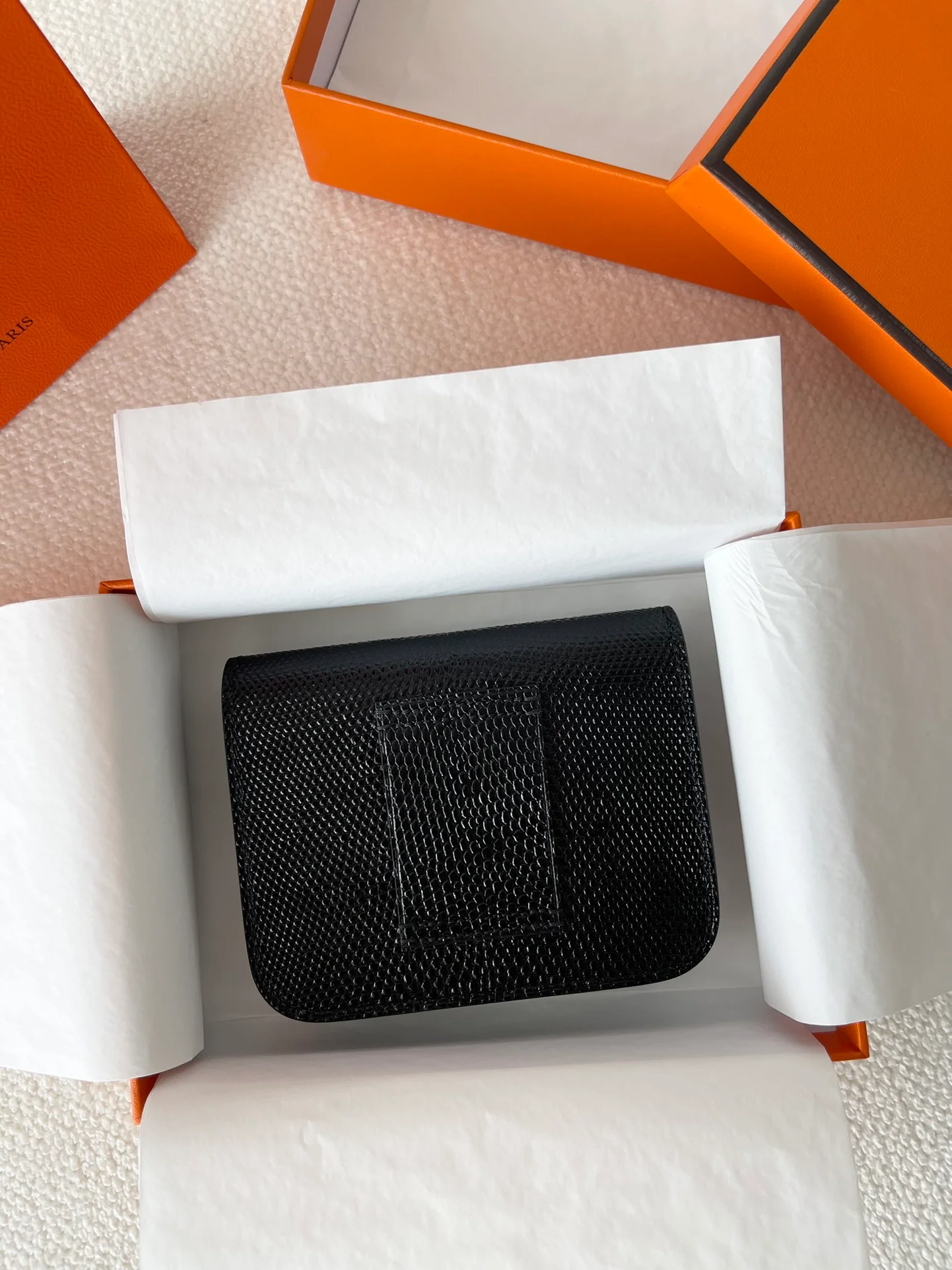 Hermes Constance Slim из кожи ящерицы с пряжкой из розового золота