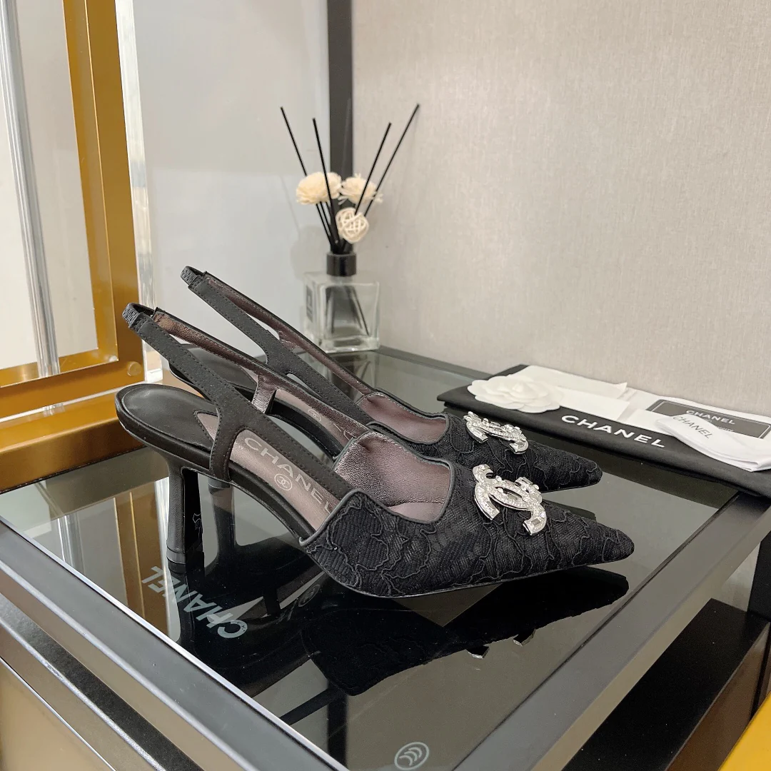 Туфли Chanel на высоком каблуке с пряжкой и стразами - Винтажная коллекция - 6-5 см