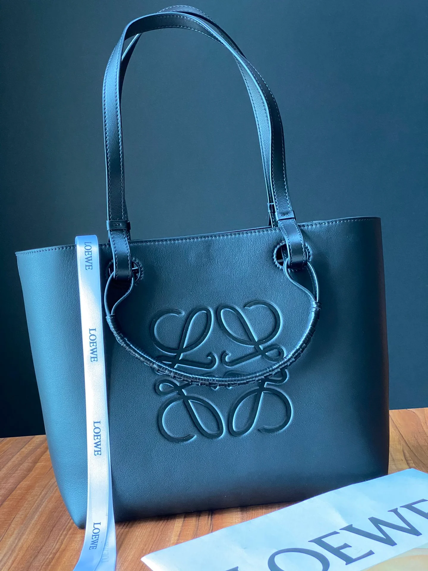 Сумка-тоут Loewe Anagram - гладкая плетеная ткань - черная - маленькая