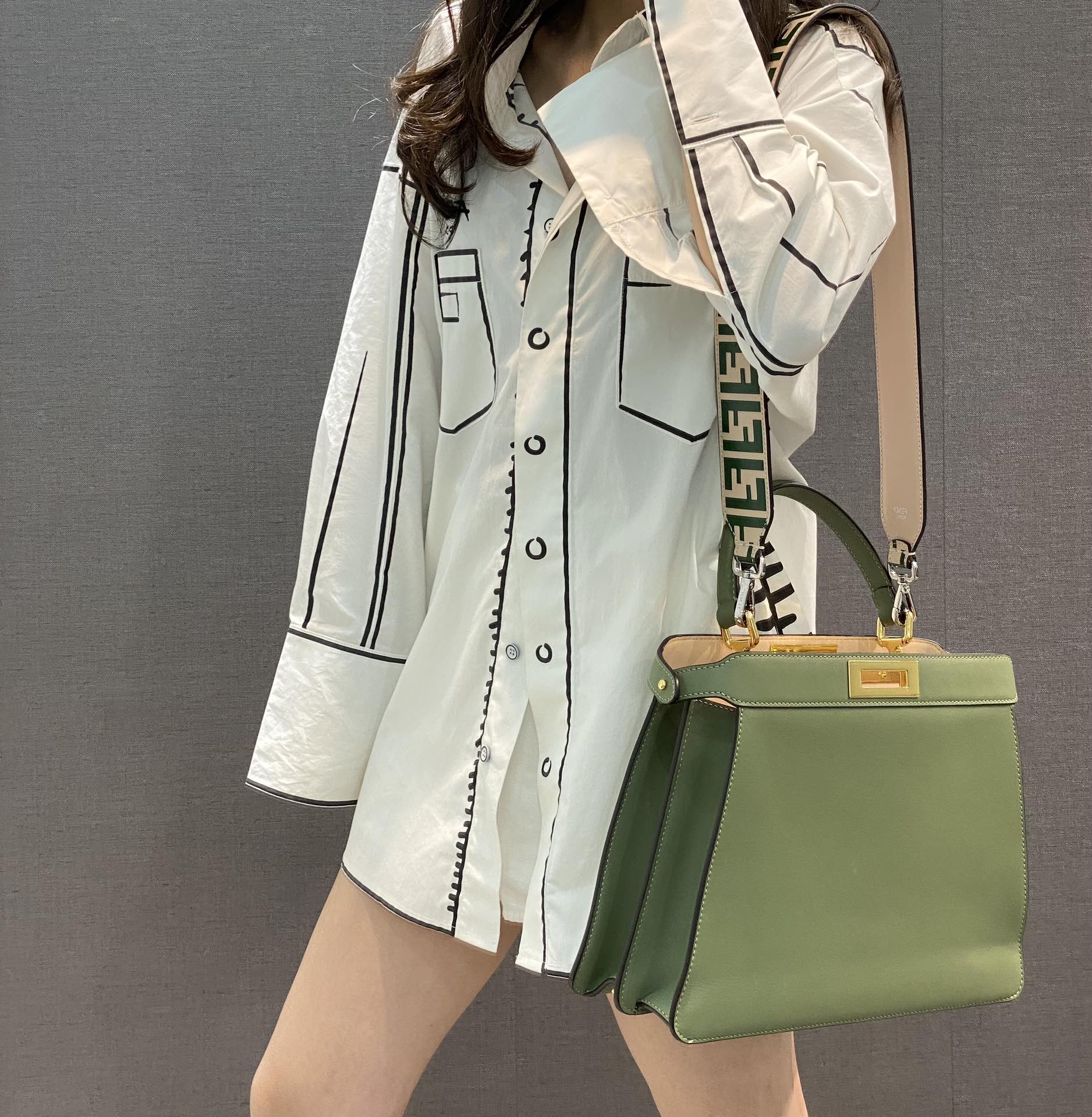 Fendi Peekaboo i-seey Средне-зеленая кожаная сумка