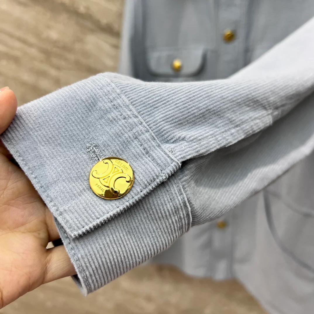 Celine-2404 - Повседневная вельветовая рубашка-куртка в классическом стиле с длинными рукавами и золотыми пуговицами.