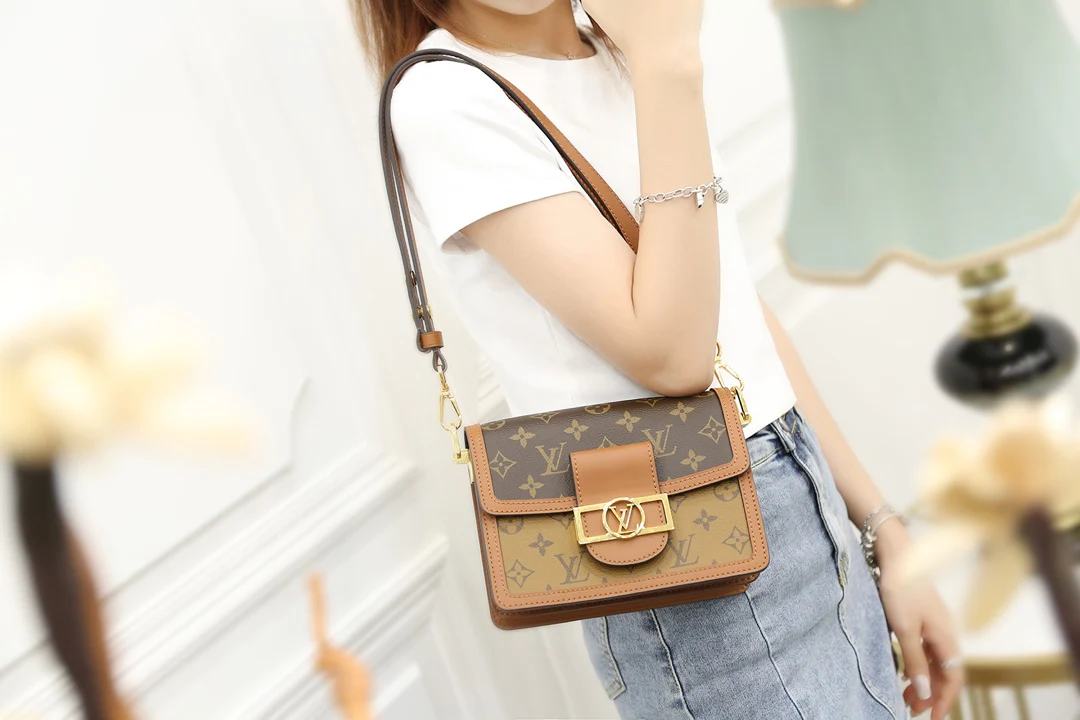 lv-m44580-mini-dauphine-Daphne