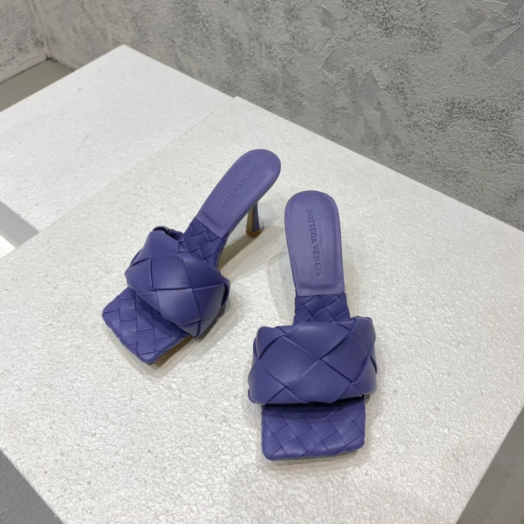 Новинка сезона весна/лето 2021 от BV - Плоские плетеные сандалии на шпильке - Фиолетовые