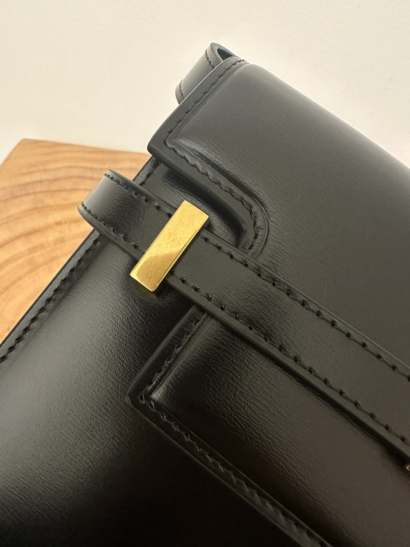 YSL Manhattan Toothpick Texture Small Black with Gold buckler