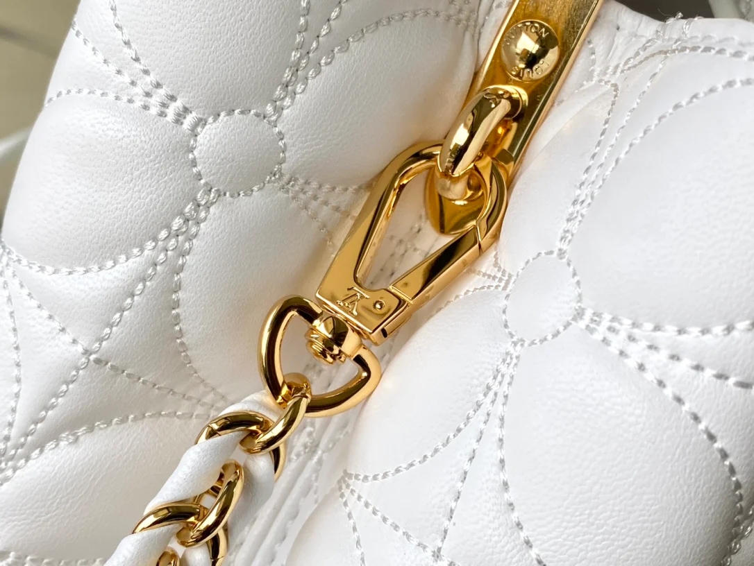 LV - Маленькая сумка с цепочкой в ??виде белого клевера - Белая