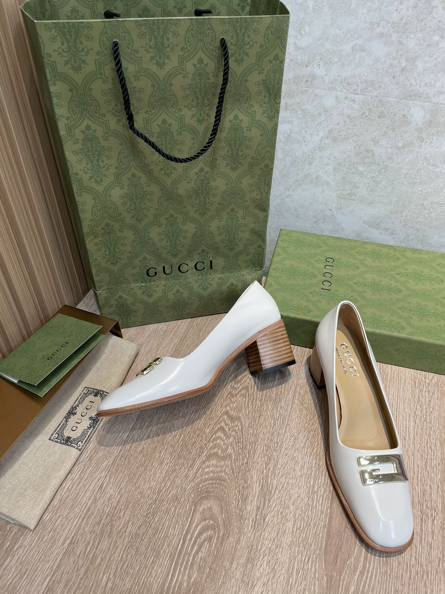 Gucci - 22 Ранняя весна - Ретро - Туфли на низком каблуке - 1