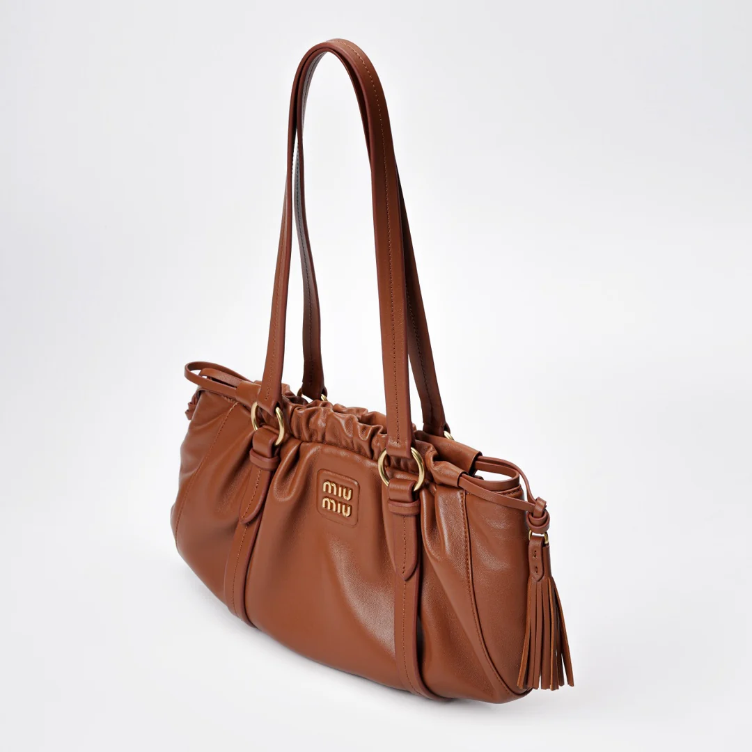 Сумка Miu Miu Joie из кожи наппа, маленькая, коньячный цвет.