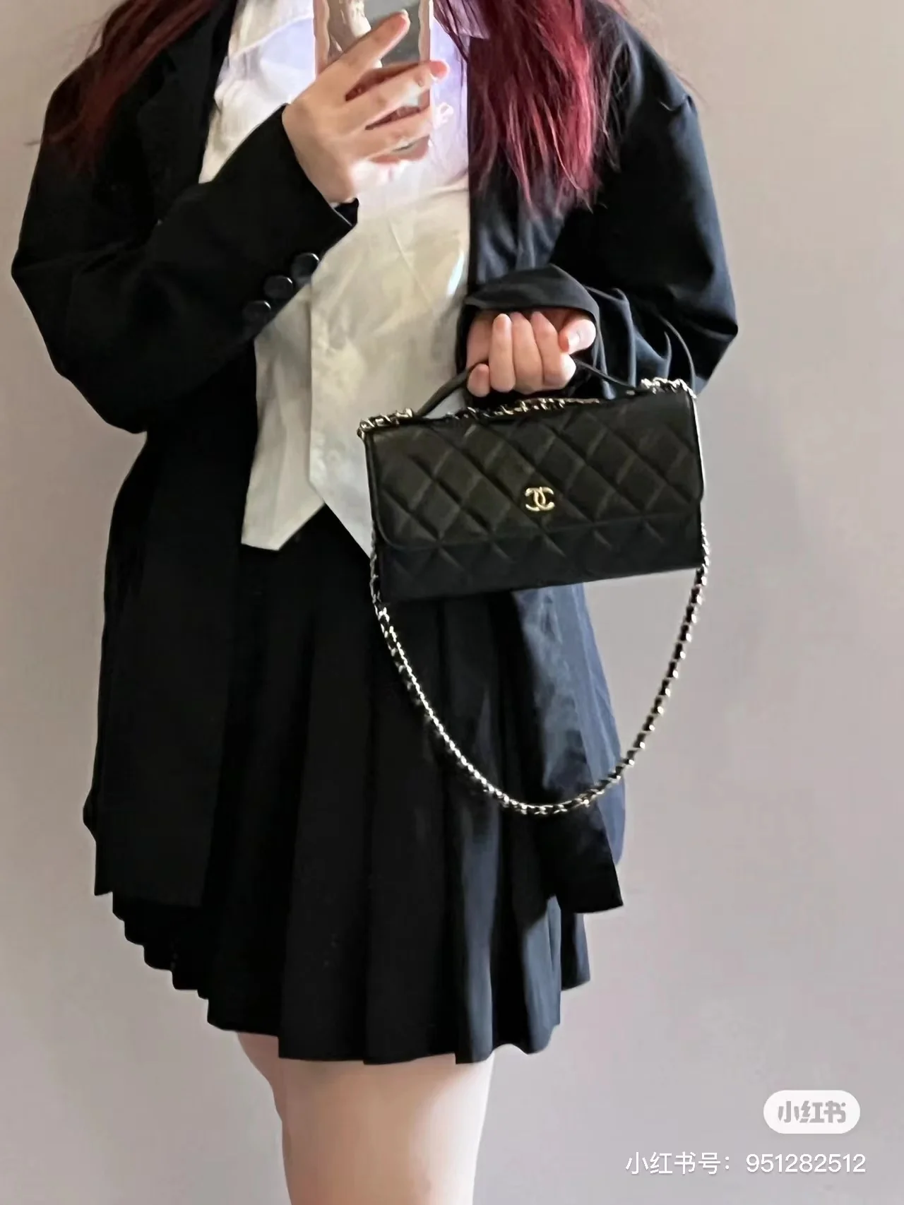 Вечерняя сумочка Chanel, новинка 2022 года - черная.