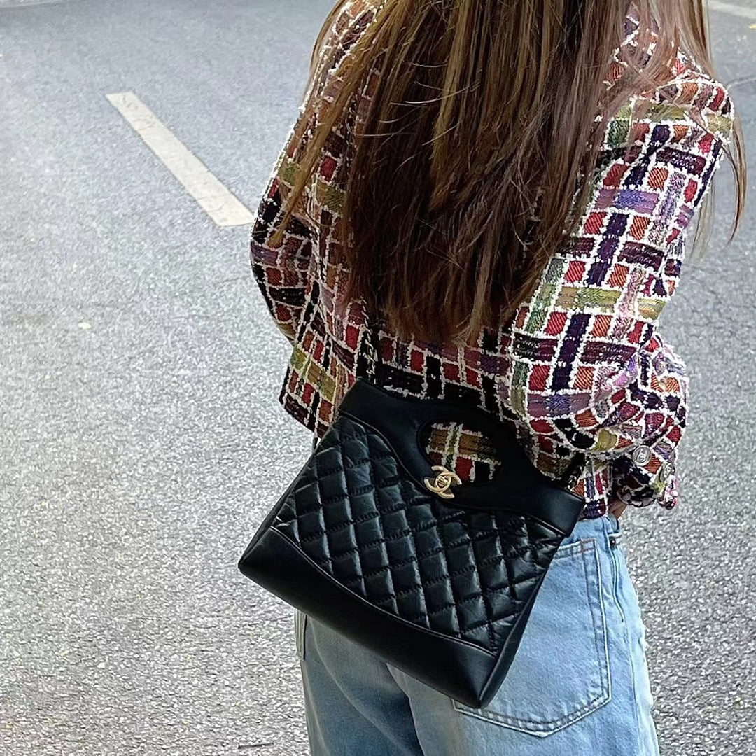 Коллекция Chanel Pre-Fall 2023 - сумка 31bag - черная - мини