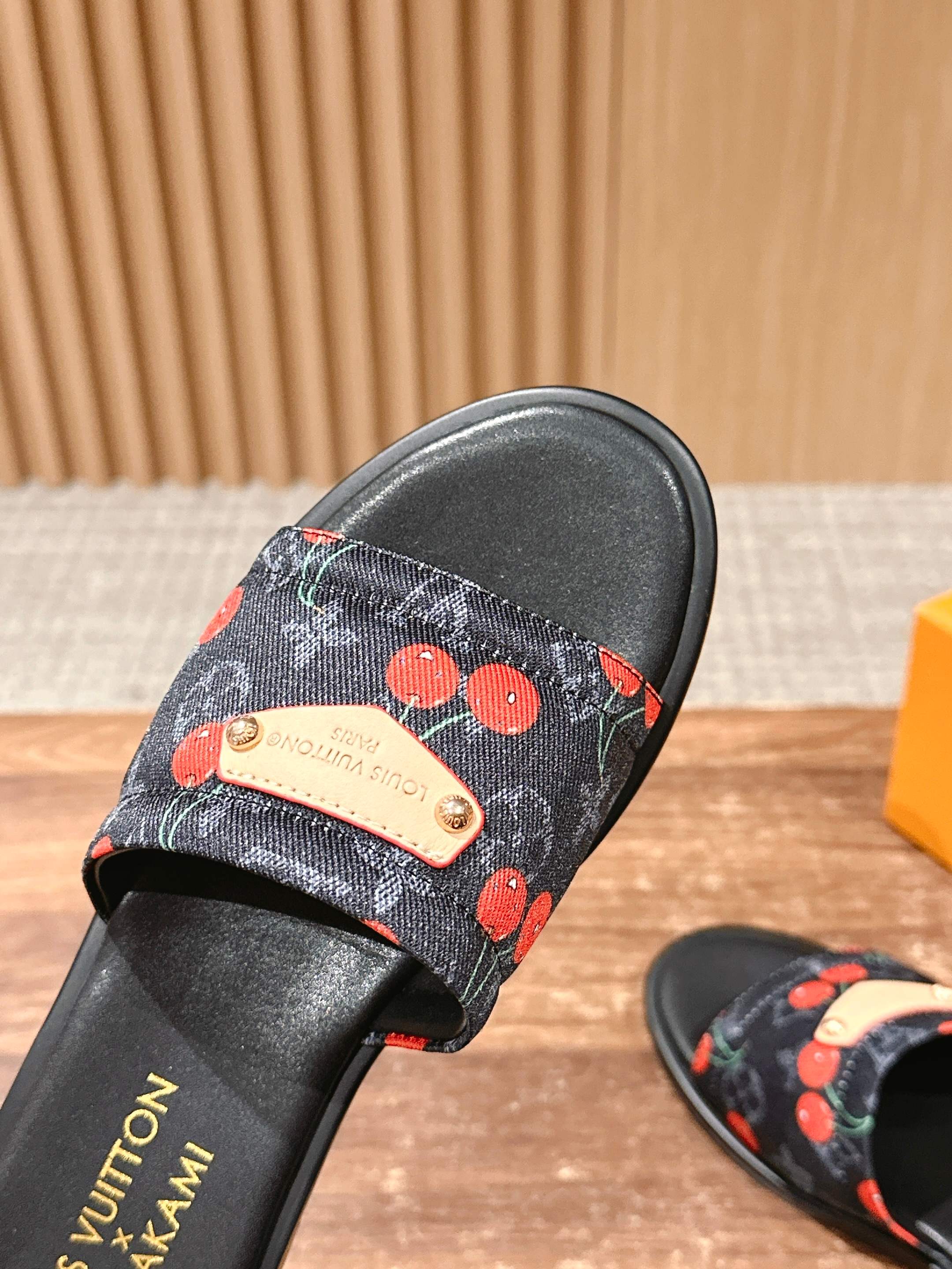 LV - Сандалии на плоской подошве из ретро-серии Такаши Мураками - Черные