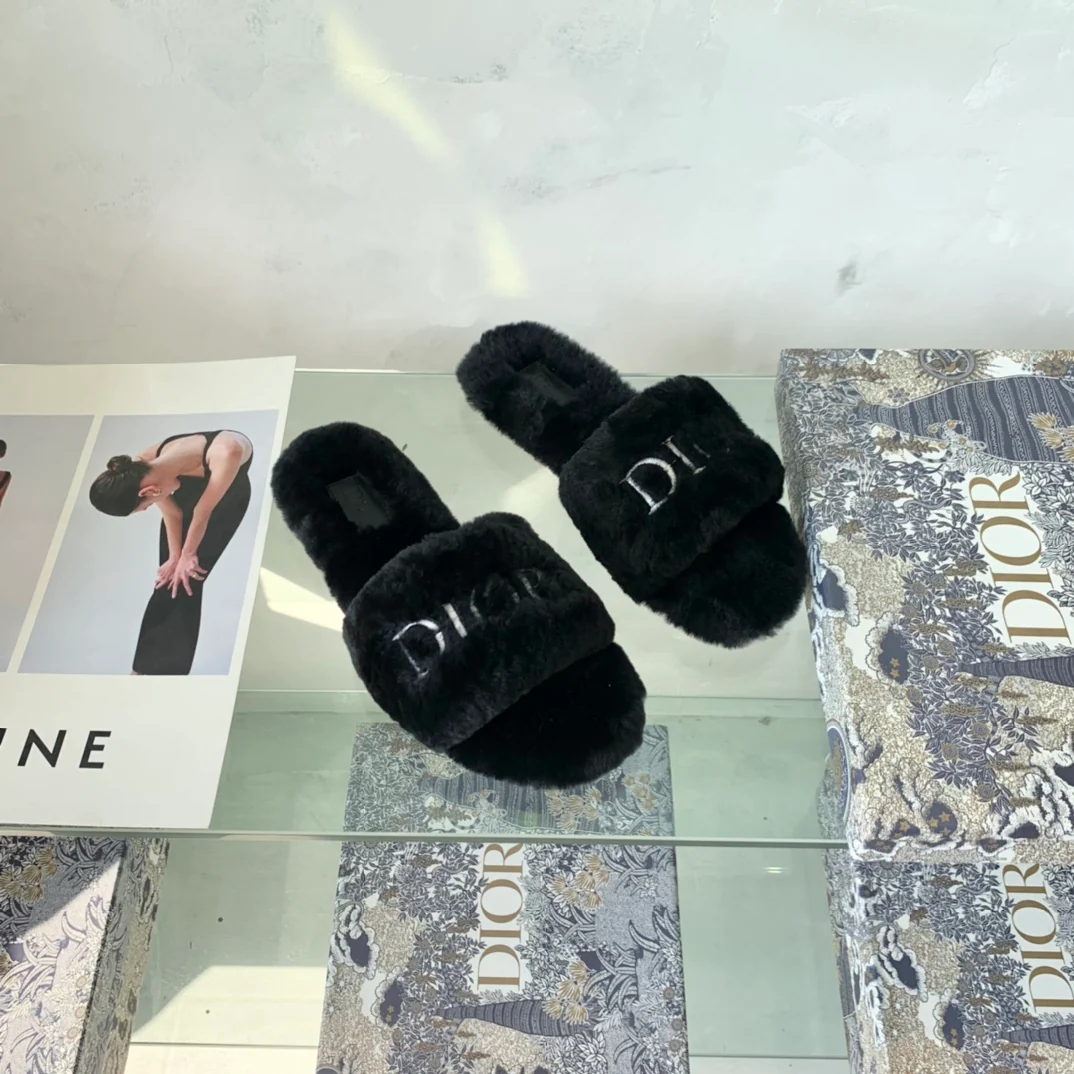 Dior - Шерстяные меховые тапочки - Черные
