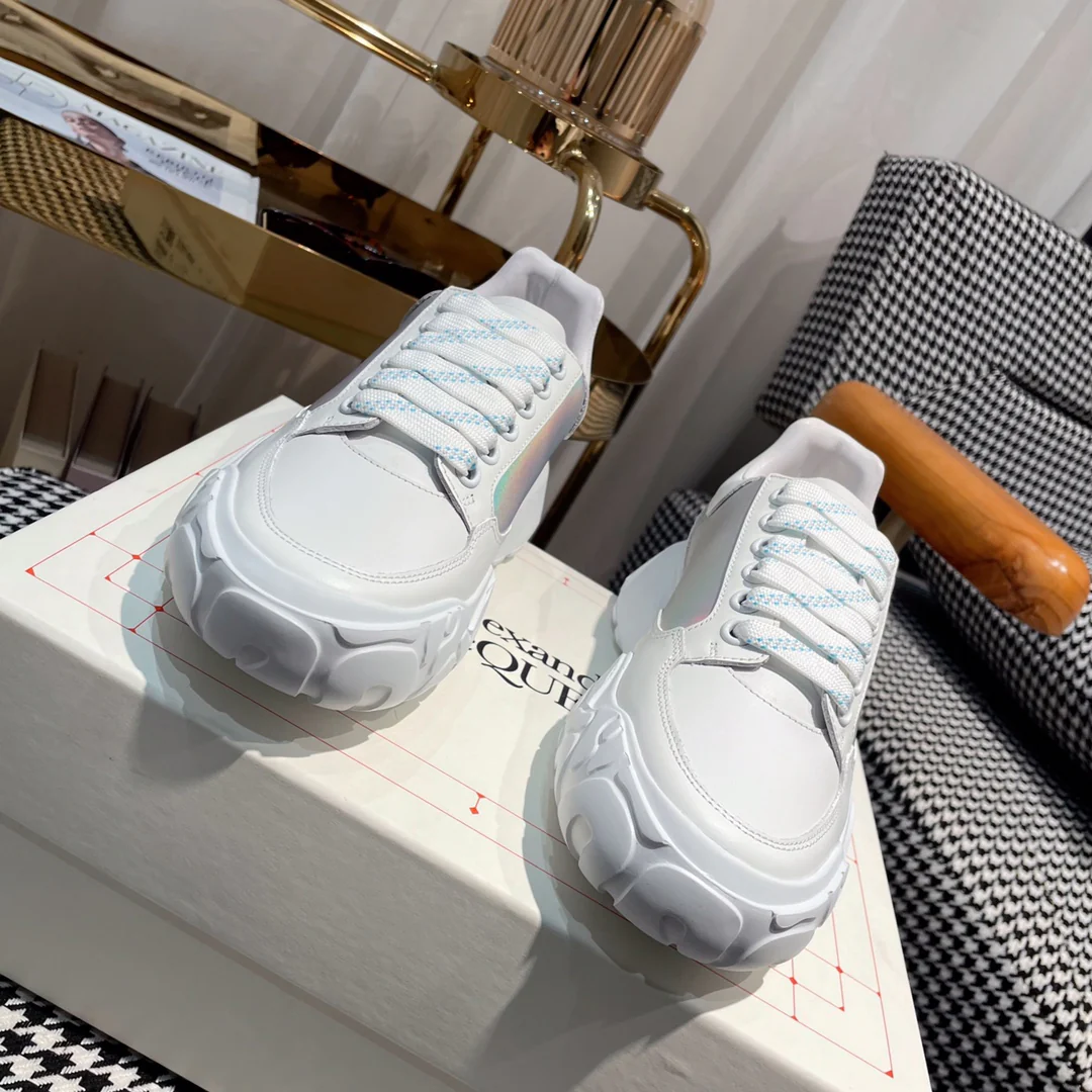 McQueen - Новые кроссовки - White Tail